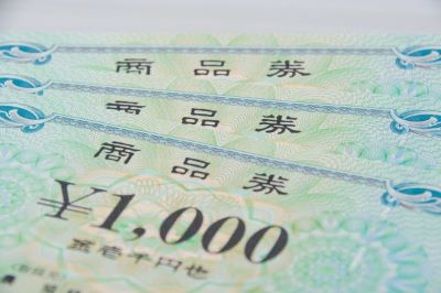 創業記念品を商品券で渡したら？
